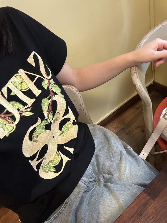 Tシャツ・カットソー SATUR Apero Leaf Graphic Short Sleeve T-Shirt Resort Ivory SATUR | 세터 | (W) 아페로 리프 그래픽 반팔 티셔츠 클래식 블랙