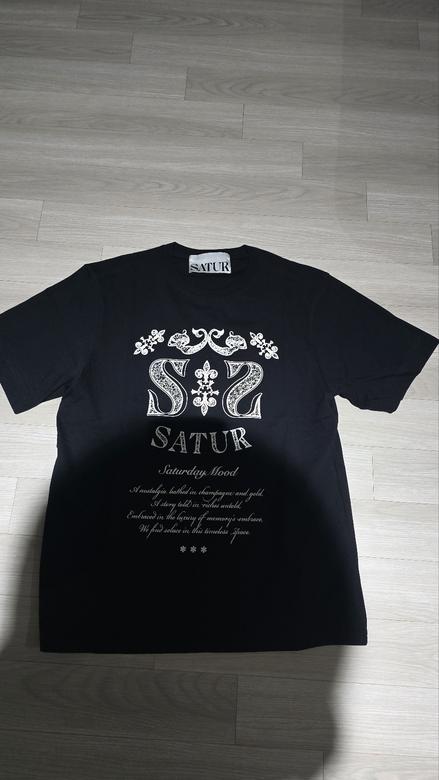 【SATUR】Classy Nostalgia Vintage Graphic TShirt Newtro Navy SATUR | 세터 | 클래시 노스텔지아 빈티지 그래픽 반팔 티셔츠